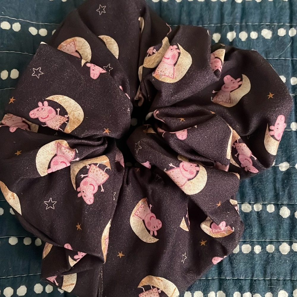 Free with purchase. Large scrunchie! Handmade kiwi 🥝 print scrunchie.